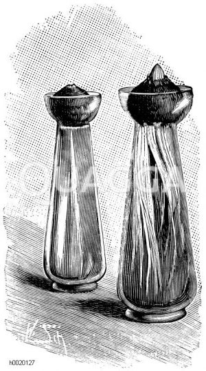 Links Glas mit frisch angesetzter Zwiebel