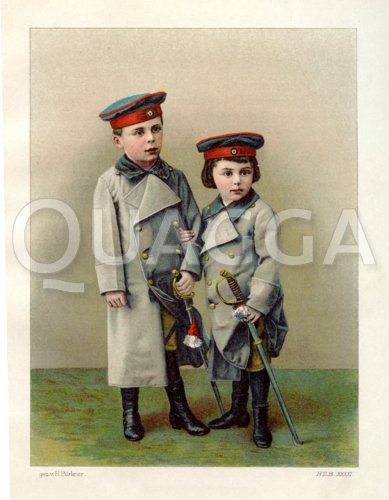 Zwei Jungen in Soldatenmänteln