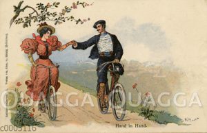 Junge Frau und junger Mann radeln Hand in Hand