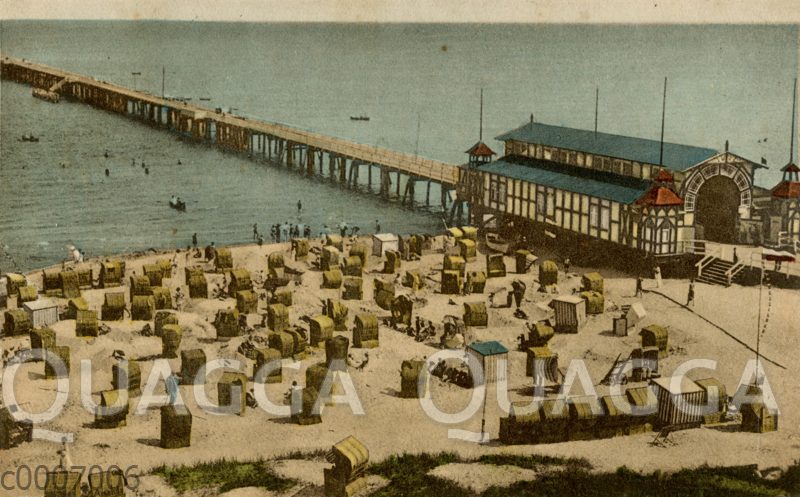 Binz auf Rügen: Strandpartie mit Seebrücke