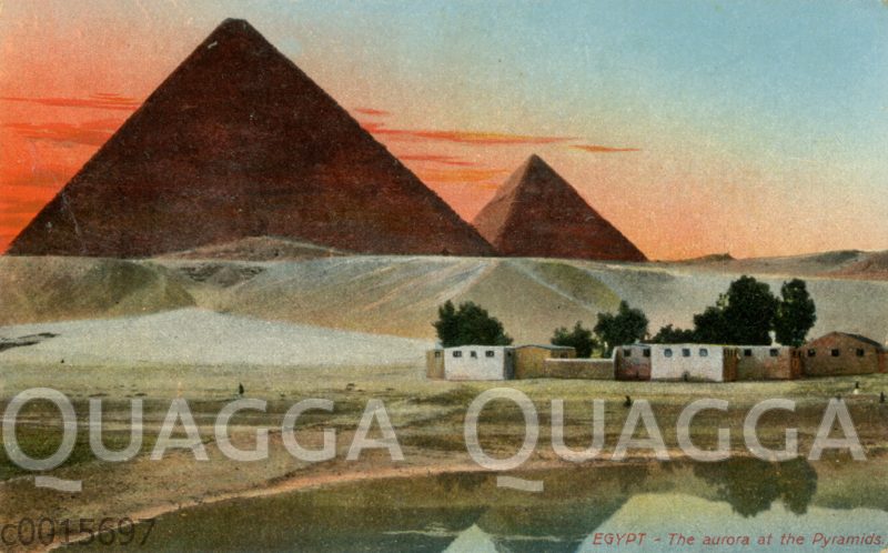 Morgenrot bei den Pyramiden