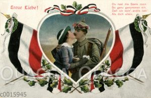 Soldat mit blumenumkränzter Pickelhaube küsst Frau