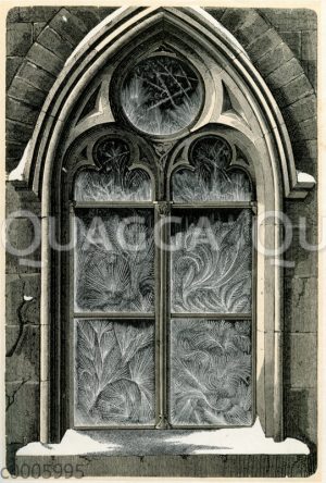 Gotisches Fenster mit Eisblumen