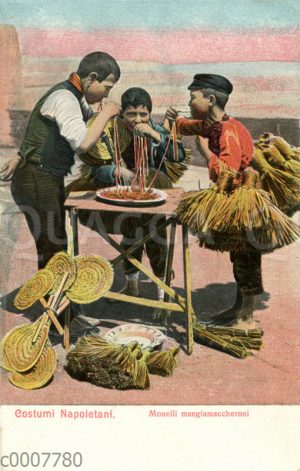 Straßenverkäufer aus Neapel essen Maccheroni