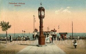 Standuhr an der Seebrück im Ostseebad Ahlbeck