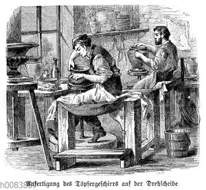 Anfertigung des Töpfergeschirrs auf der Drehscheibe